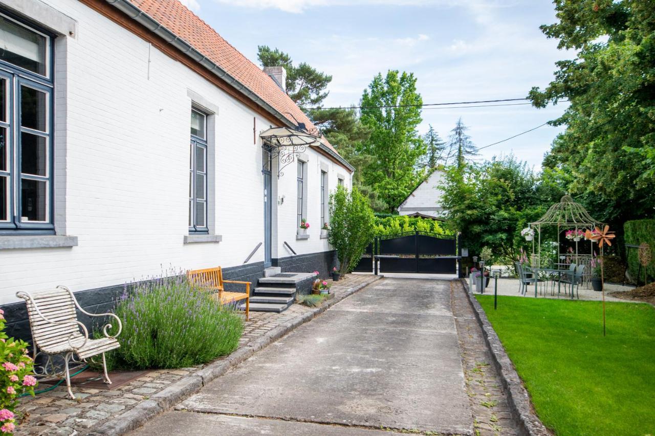 Au Petit Dragon Bed & Breakfast Mons Luaran gambar